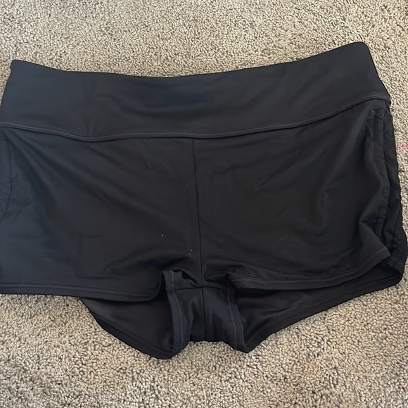 - ATHLETA SAND SPRINT SWIM LAND/ WATER SPORT SHORT BLACK NWT - Picture 5 of 5